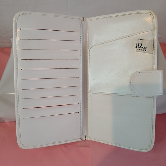 Lilly Pulitzer Card Wallet With Pink, Orange And White Floral Pattern - Picture 4 of 5